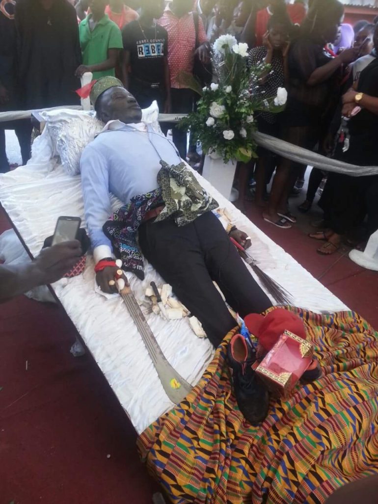 A Guy in Kumasi Was Allegedly KILLED By the Police & He Was Buried With A Machete, A Bullet & A Broom to Aid Him REVENGE His Death—-the Stupidity of Superstition